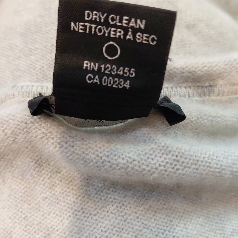 Lord & Taylor 100% Cashmere Sweater in Cream Long Sleeve - Picture 6 of 10